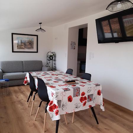 Logement Lumineux Avec Terrasse La Roche-sur-Yon Exterior foto