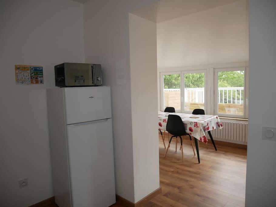 Logement Lumineux Avec Terrasse La Roche-sur-Yon Exterior foto