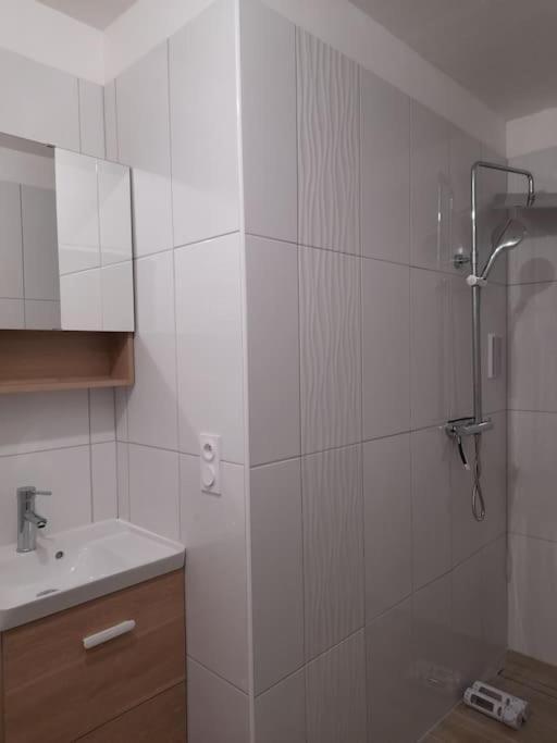 Logement Lumineux Avec Terrasse La Roche-sur-Yon Exterior foto