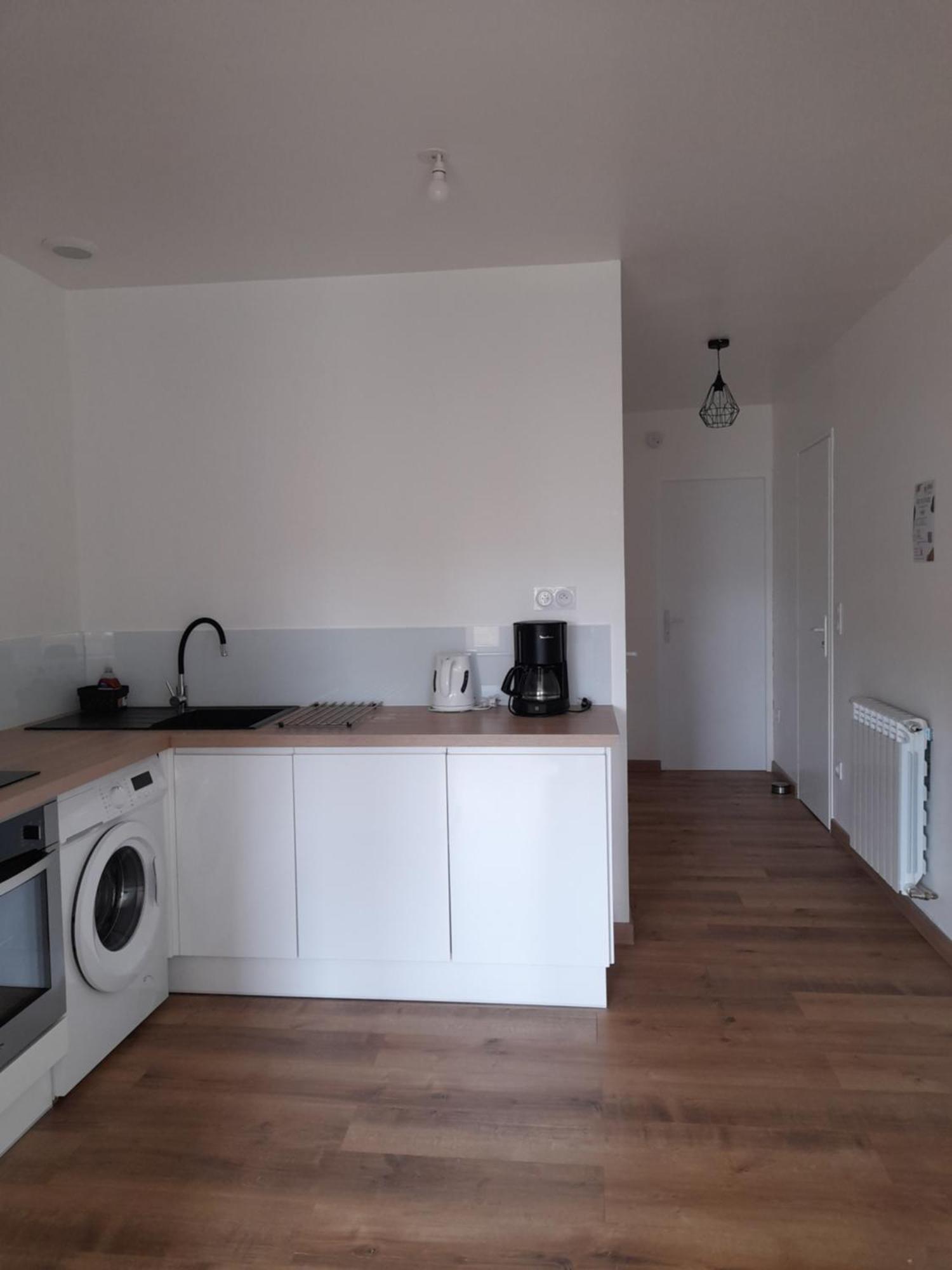 Logement Lumineux Avec Terrasse La Roche-sur-Yon Exterior foto
