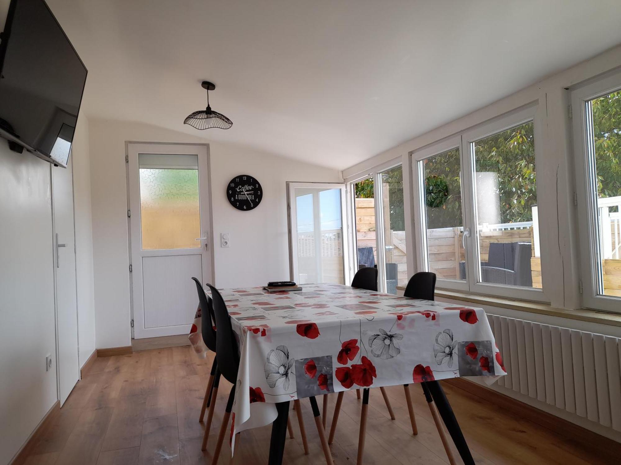 Logement Lumineux Avec Terrasse La Roche-sur-Yon Exterior foto